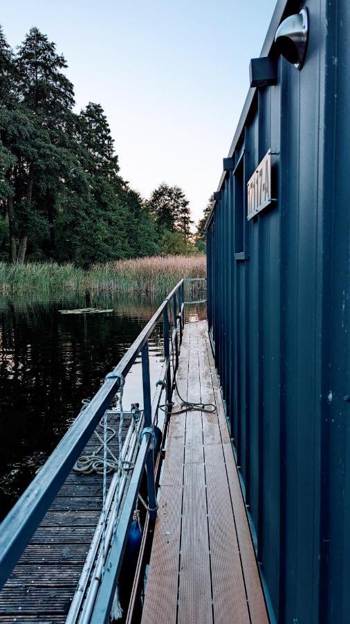 Black Pearl: Floating With Havel View And Boat Access Holiday home Furstenberg-Havel